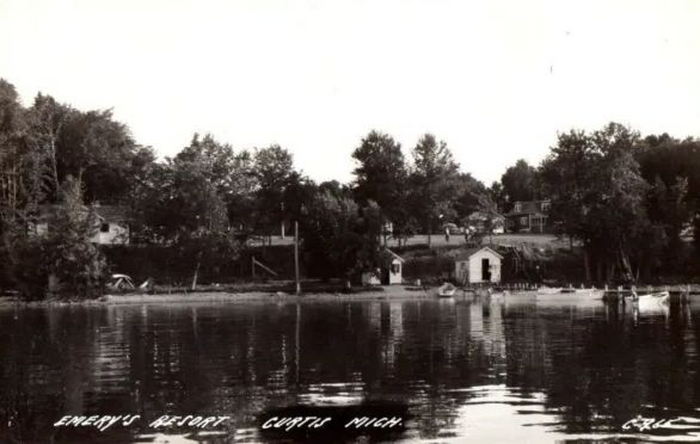 Curtis - Vintage Postcard